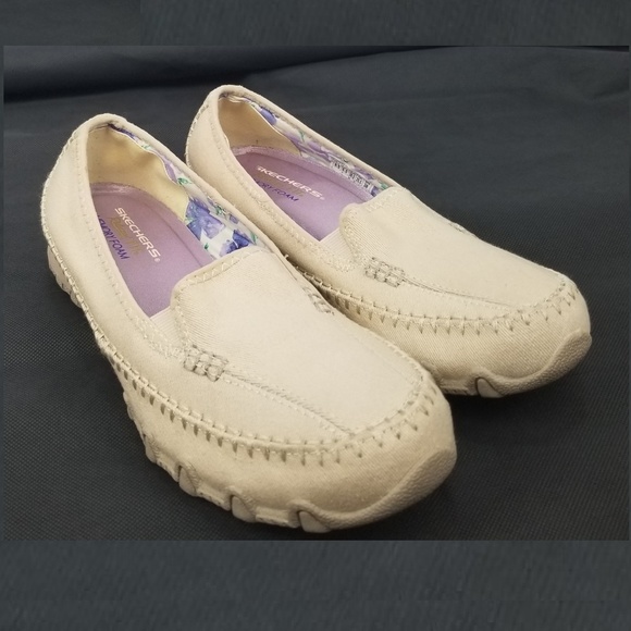 skechers relaxed fit memory foam womens slip on